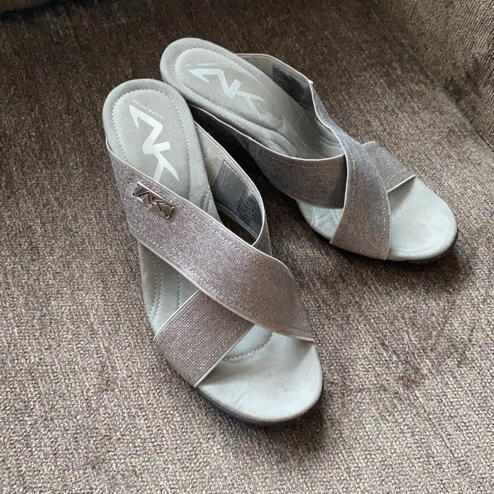 EUC Anne Klein sport wedges 8.5